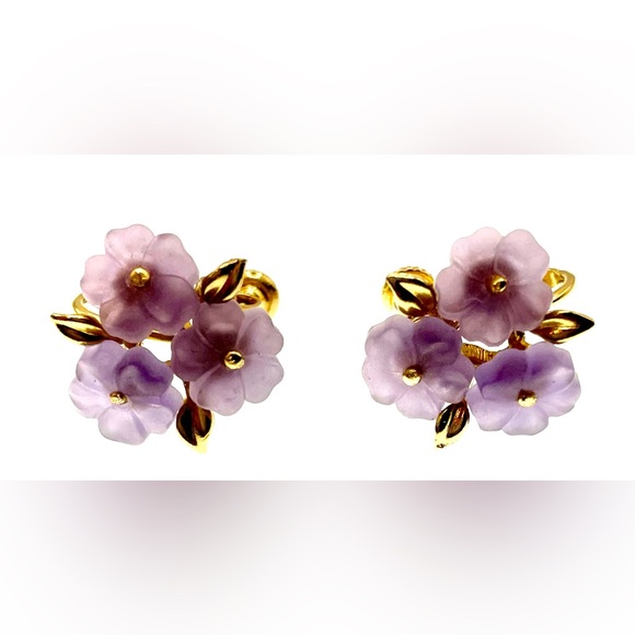 Vintage Signed Napier GoldTone Spring Back ClipOn Earrings Purple Lucite Flowers - Picture 3 of 11